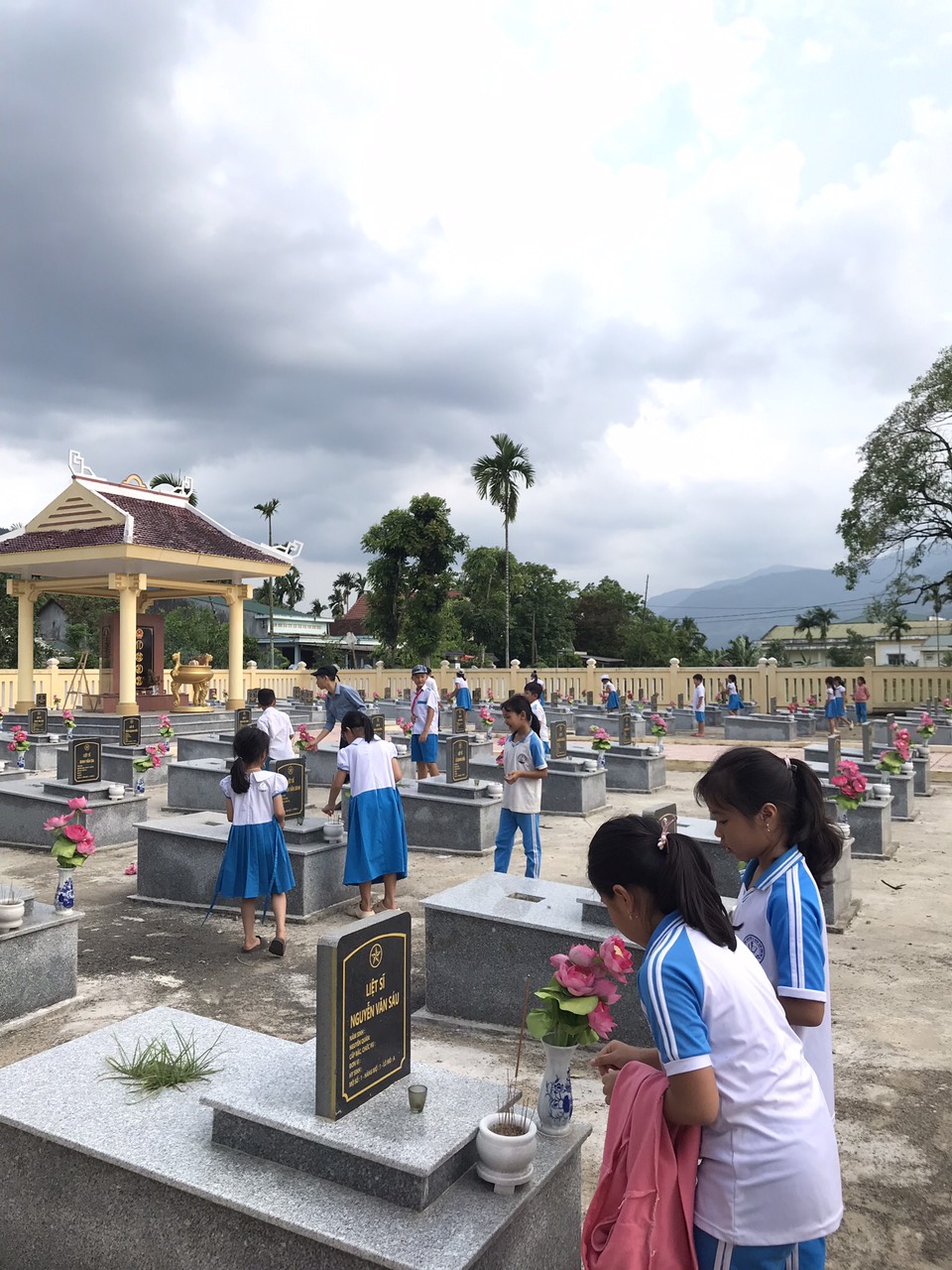 Liên đội Trường Tiểu học Sơn Kỳ đến với địa chỉ đỏ