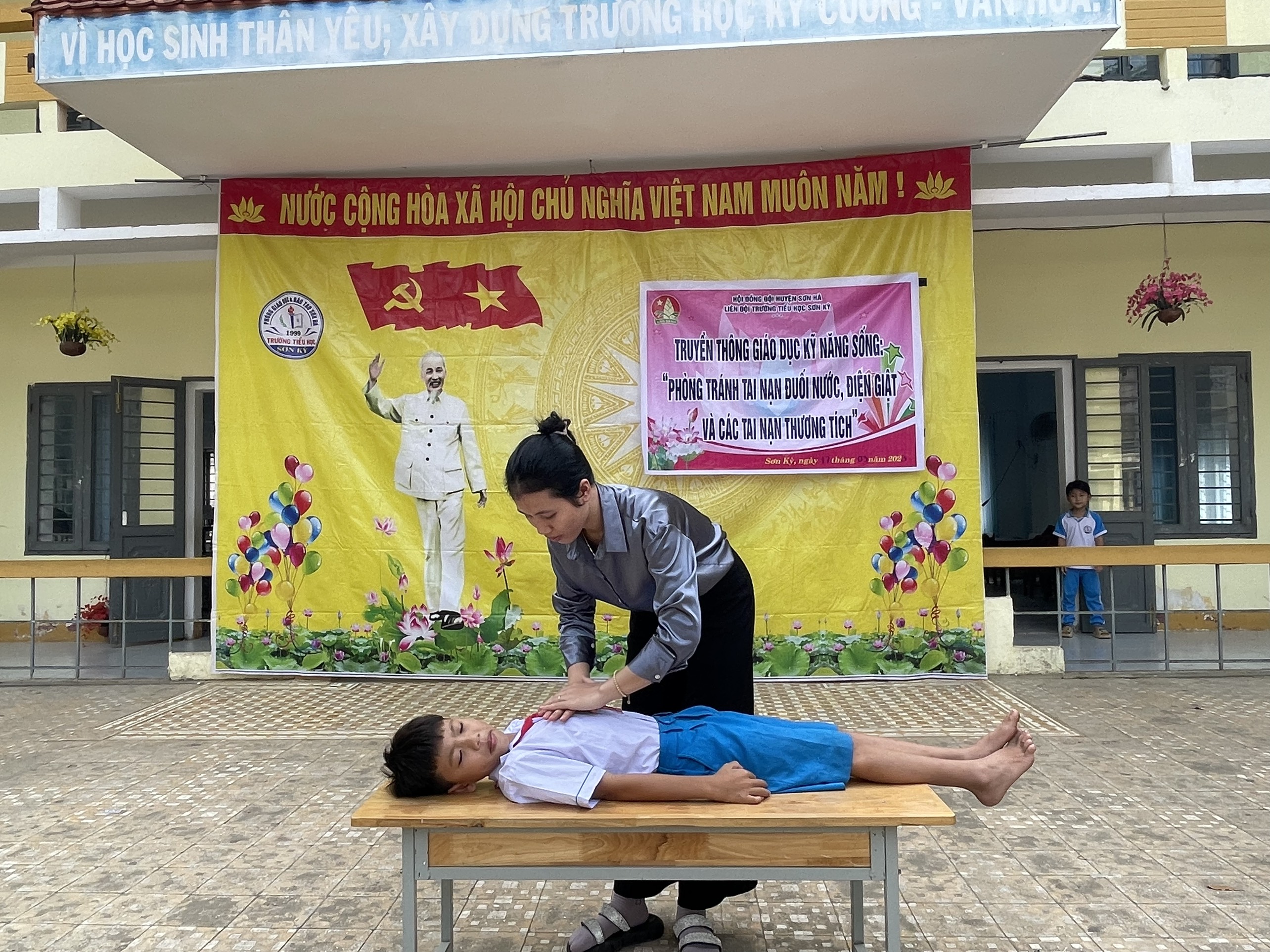 TUYÊN TRUYỀN, GIÁO DỤC KỸ NĂNG SỐNG - PHÒNG CHỐNG TAI NẠN ĐUỐI NƯỚC, ĐIỆN GIẬT VÀ TAI NẠN THƯƠNG TÍCH CHO HỌC SINH