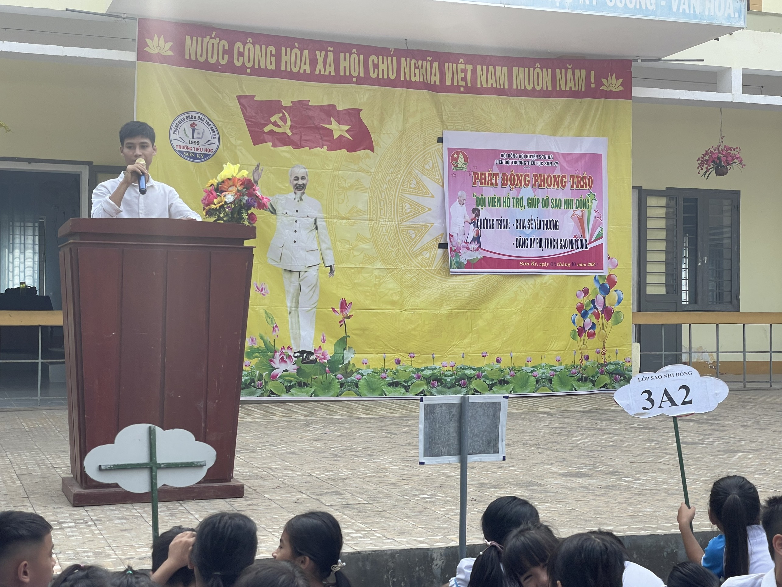 Liên đội Trường Tiểu học Sơn Kỳ hỗ trợ, giúp đỡ thiếu nhi có hoàn cảnh khó khăn
