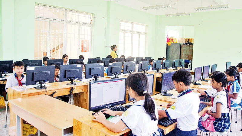 Quảng Ngãi đẩy nhanh chuyển đổi số trong giáo dục