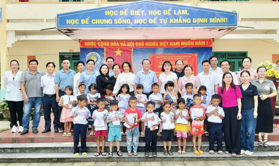 Lan tỏa yêu thương từ sân chơi Pickleball