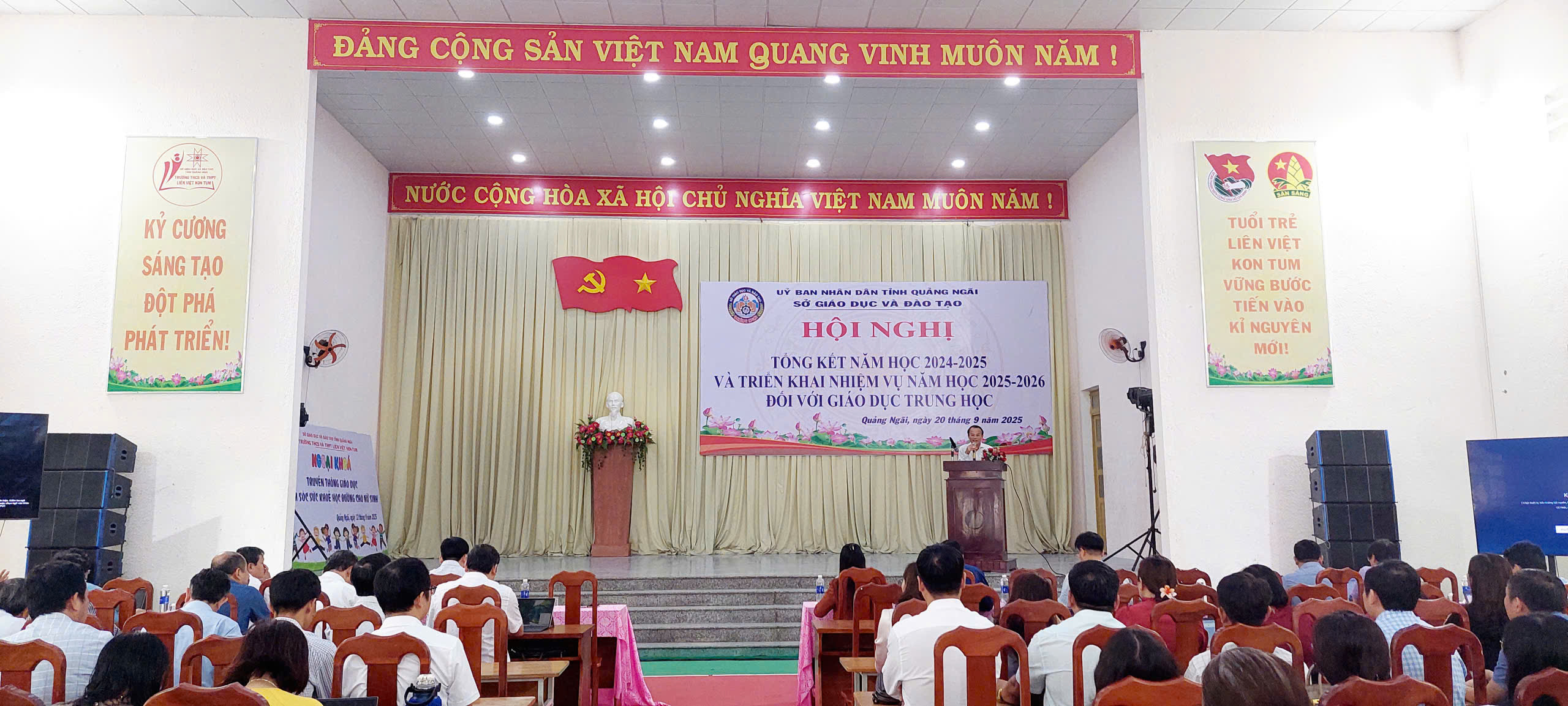 Hội nghị tổng kết năm học 2024-2025 và triển khai nhiệm vụ năm học 2025-2026 đối với giáo dục trung học